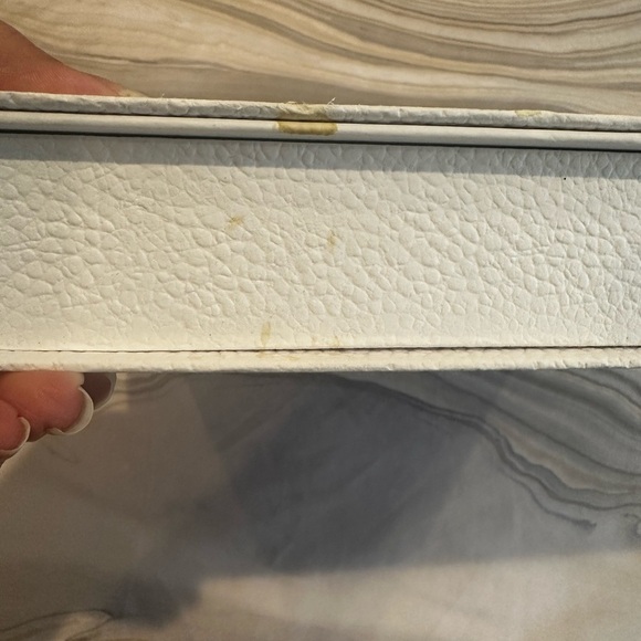 Dior White and Gold Box - Picture 8 of 10